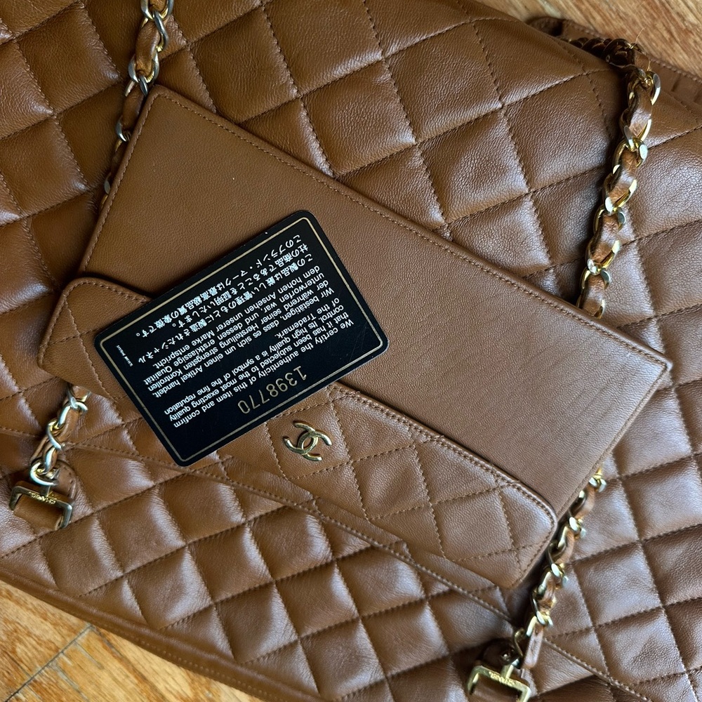 Vintage Chanel large camera bag style/Tote - Picture 4 of 16
